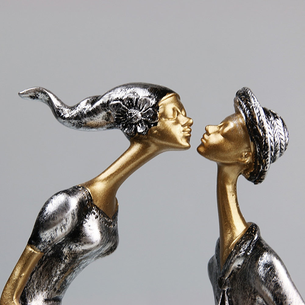 Romantic Kissing Figurine