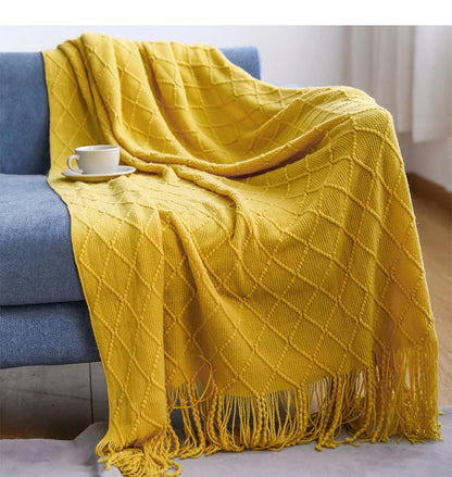 Knitted Waffle Blanket: Nordic Décor Elegance