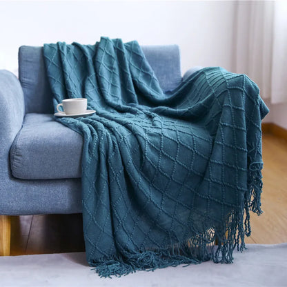 Knitted Waffle Blanket: Nordic Décor Elegance