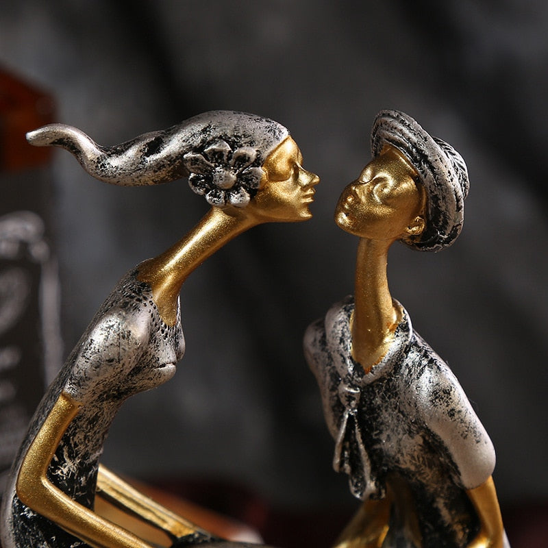 Romantic Kissing Figurine