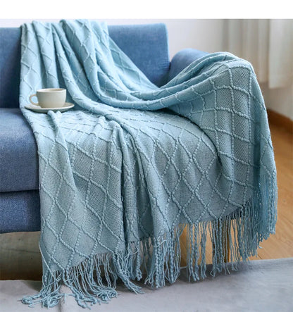 Knitted Waffle Blanket: Nordic Décor Elegance