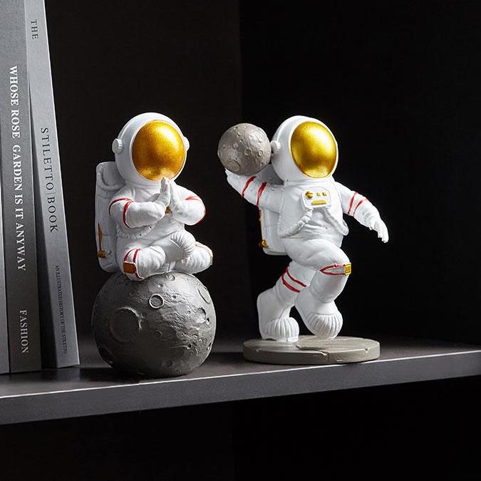 Dunk/Yoga Astronaut Figurine