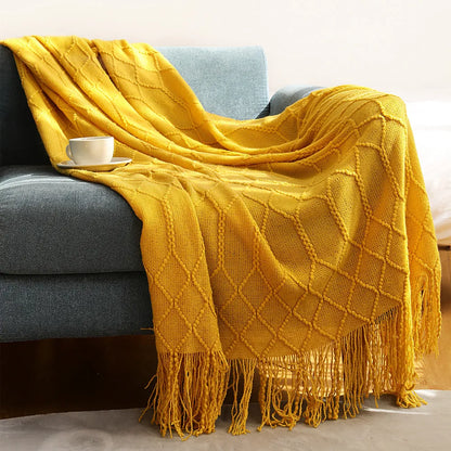 Knitted Waffle Blanket: Nordic Décor Elegance