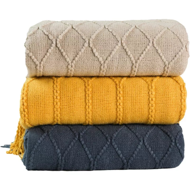 Knitted Waffle Blanket: Nordic Décor Elegance