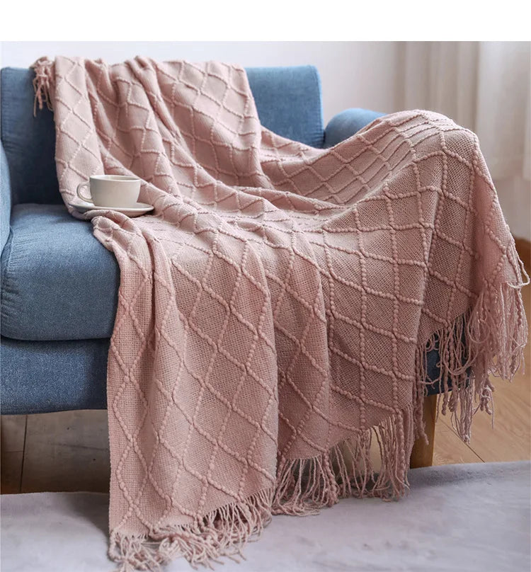 Knitted Waffle Blanket: Nordic Décor Elegance