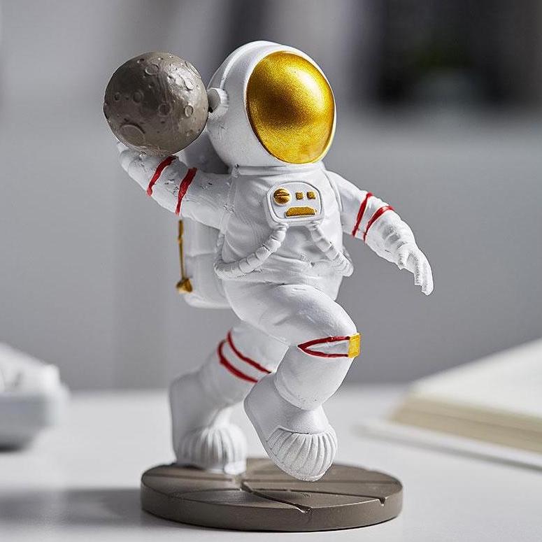 Dunk/Yoga Astronaut Figurine