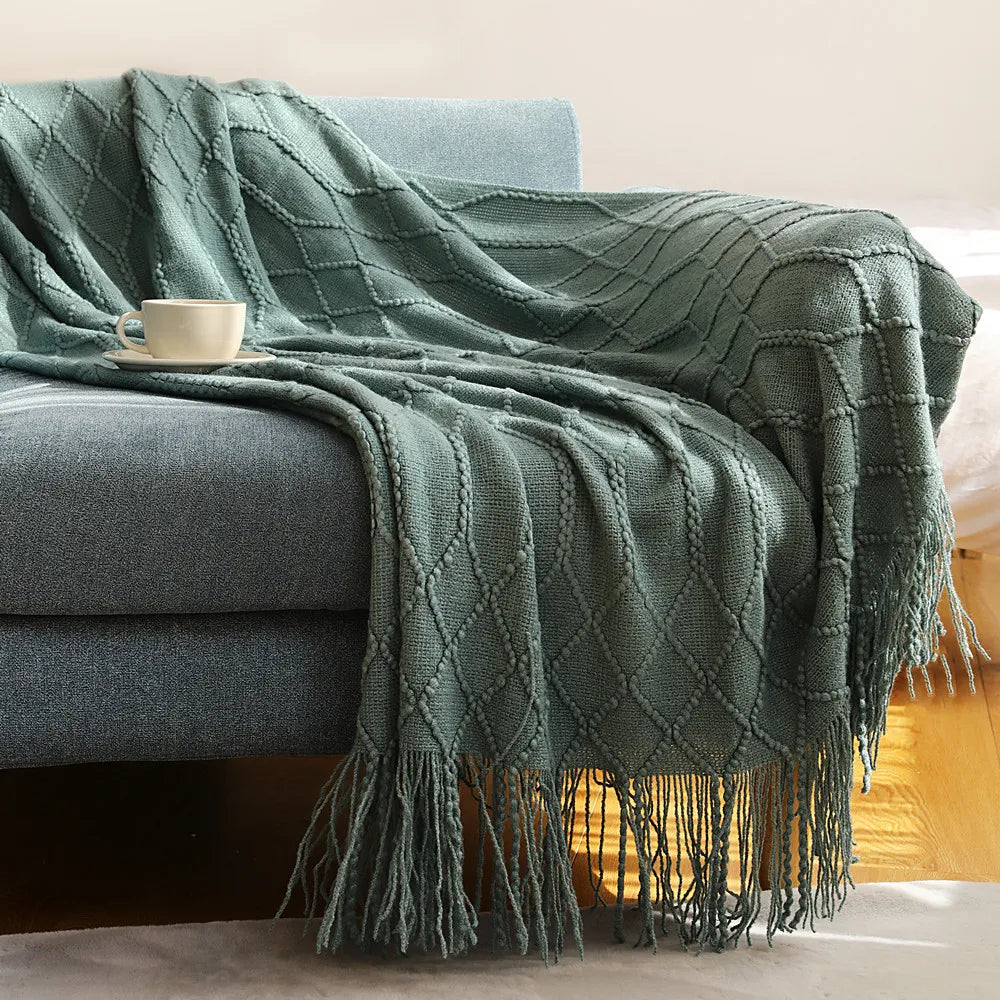 Knitted Waffle Blanket: Nordic Décor Elegance