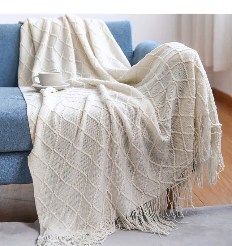 Knitted Waffle Blanket: Nordic Décor Elegance