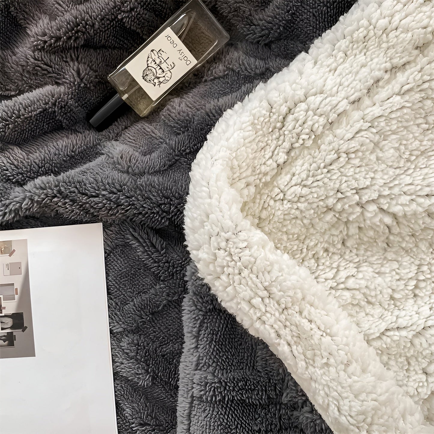 Cozy Cuddle - Double-Sided Cozy Cashmere Fleece Blanket for Nighttime Warmth with Style