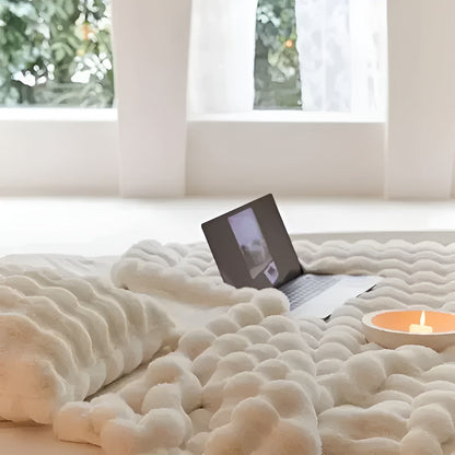 LuxeFleece - Cozy and elegant heating blanket for on the go Comfort