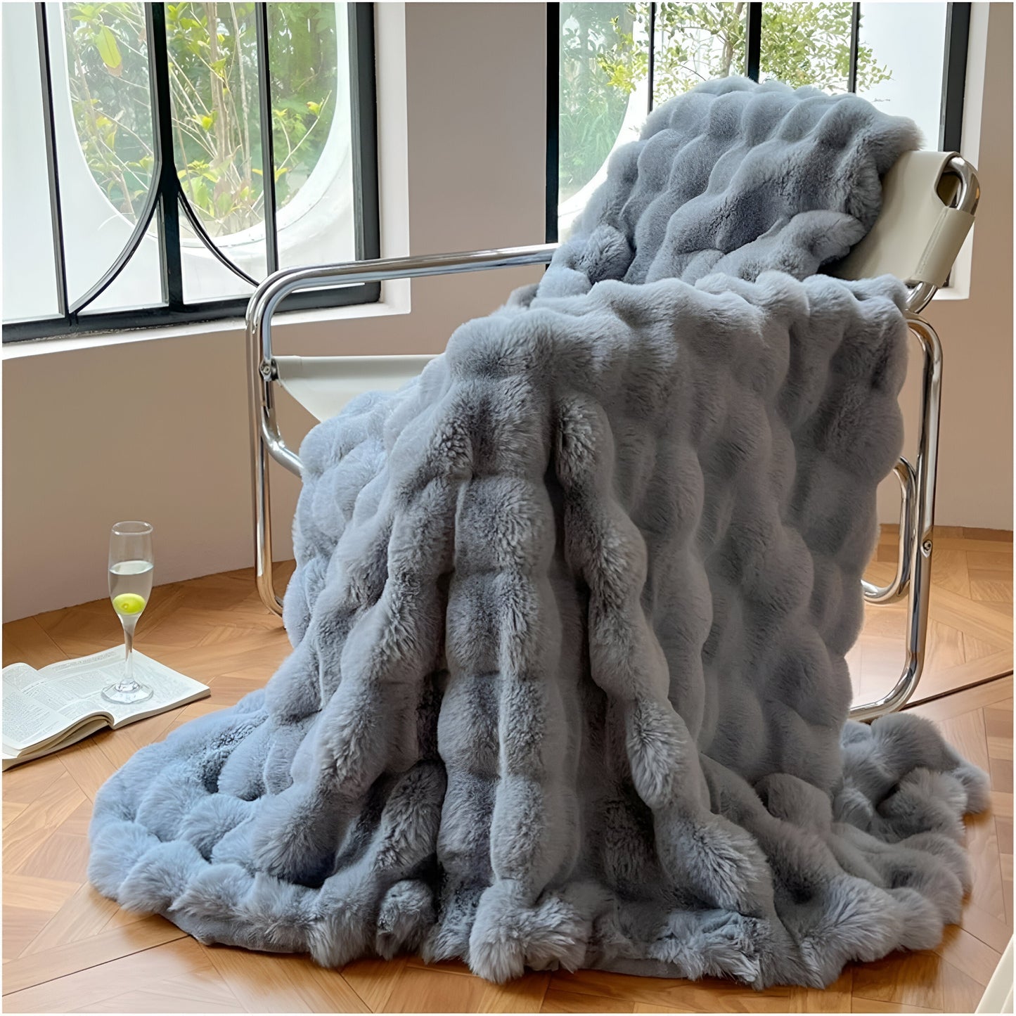 LuxeFleece - Cozy and elegant heating blanket for on the go Comfort