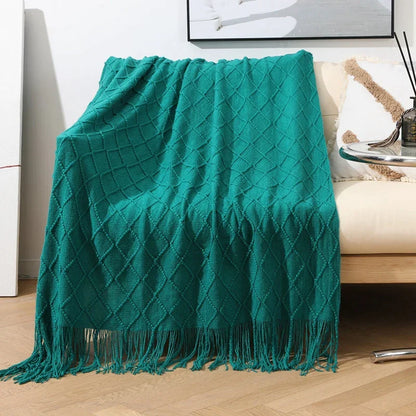 Knitted Waffle Blanket: Nordic Décor Elegance