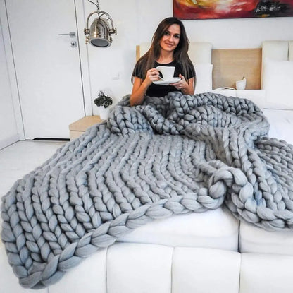 Chunky Knit Blanket: Cozy Wool Throw for Every Space