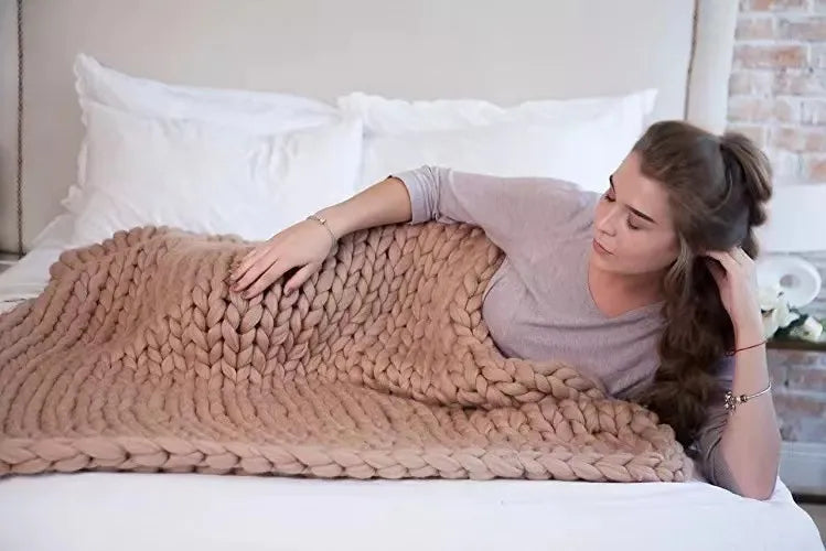 Chunky Knit Blanket: Cozy Wool Throw for Every Space