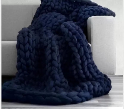 Chunky Knit Blanket: Cozy Wool Throw for Every Space