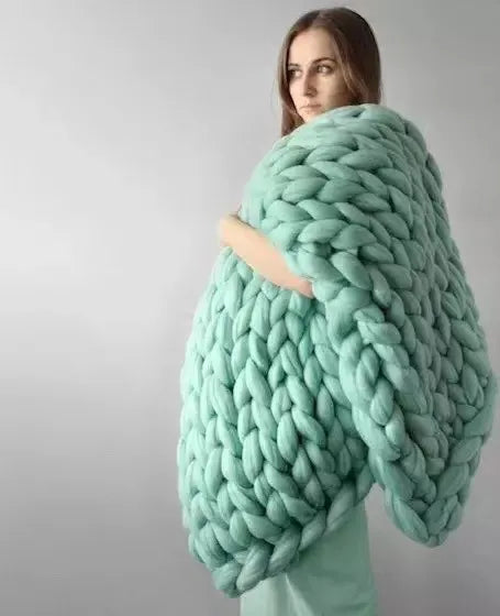 Chunky Knit Blanket: Cozy Wool Throw for Every Space