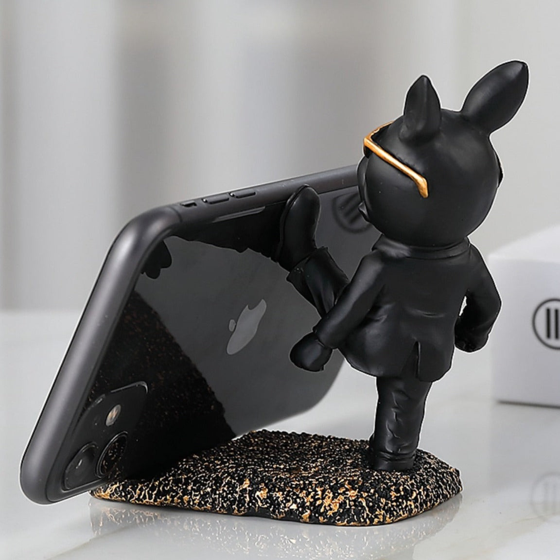 Miravique Kung Fu Bulldog Mobile Phone Stand