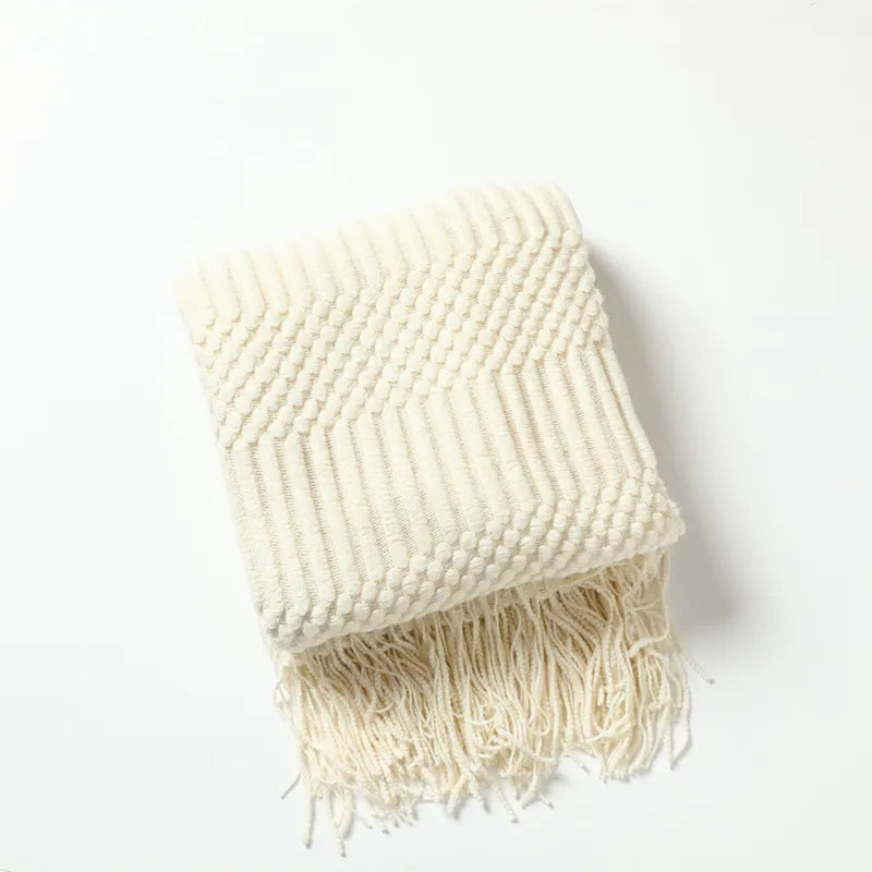 Knitted Waffle Blanket: Nordic Décor Elegance