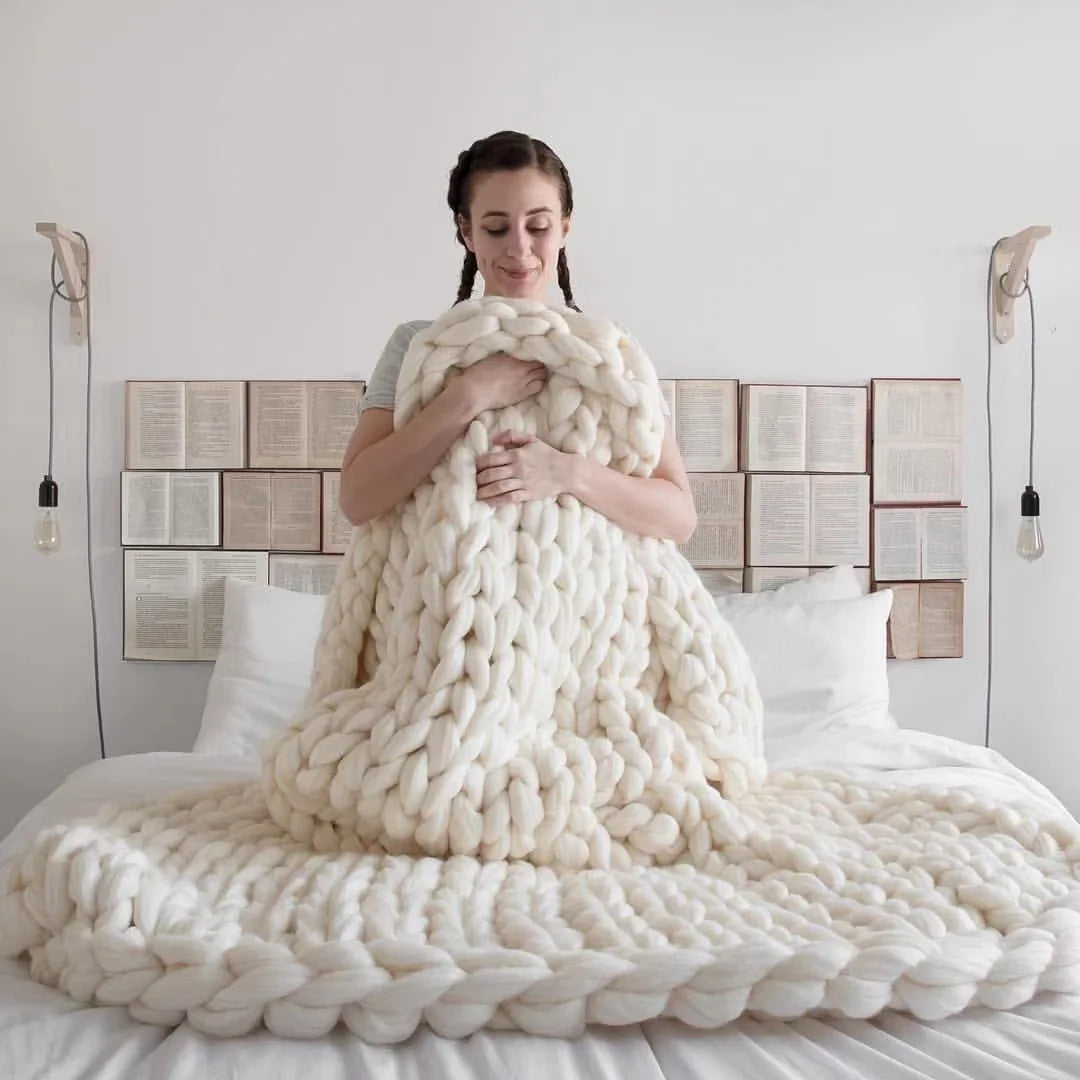 Chunky Knit Blanket: Cozy Wool Throw for Every Space