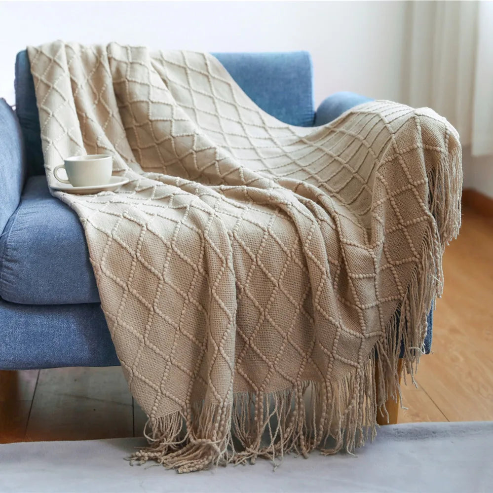 Knitted Waffle Blanket: Nordic Décor Elegance