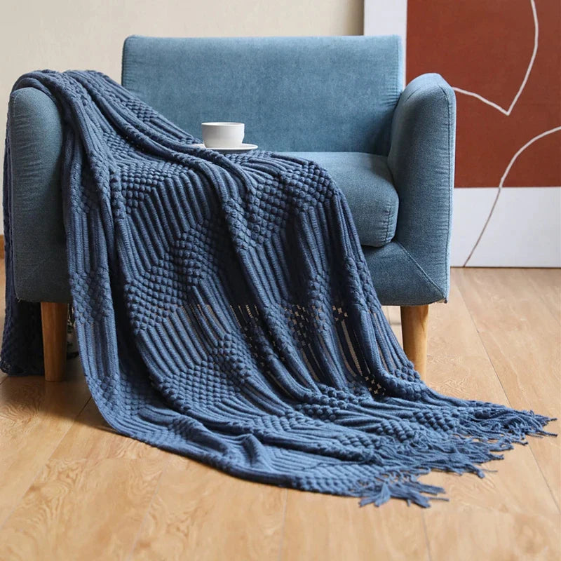 Knitted Waffle Blanket: Nordic Décor Elegance