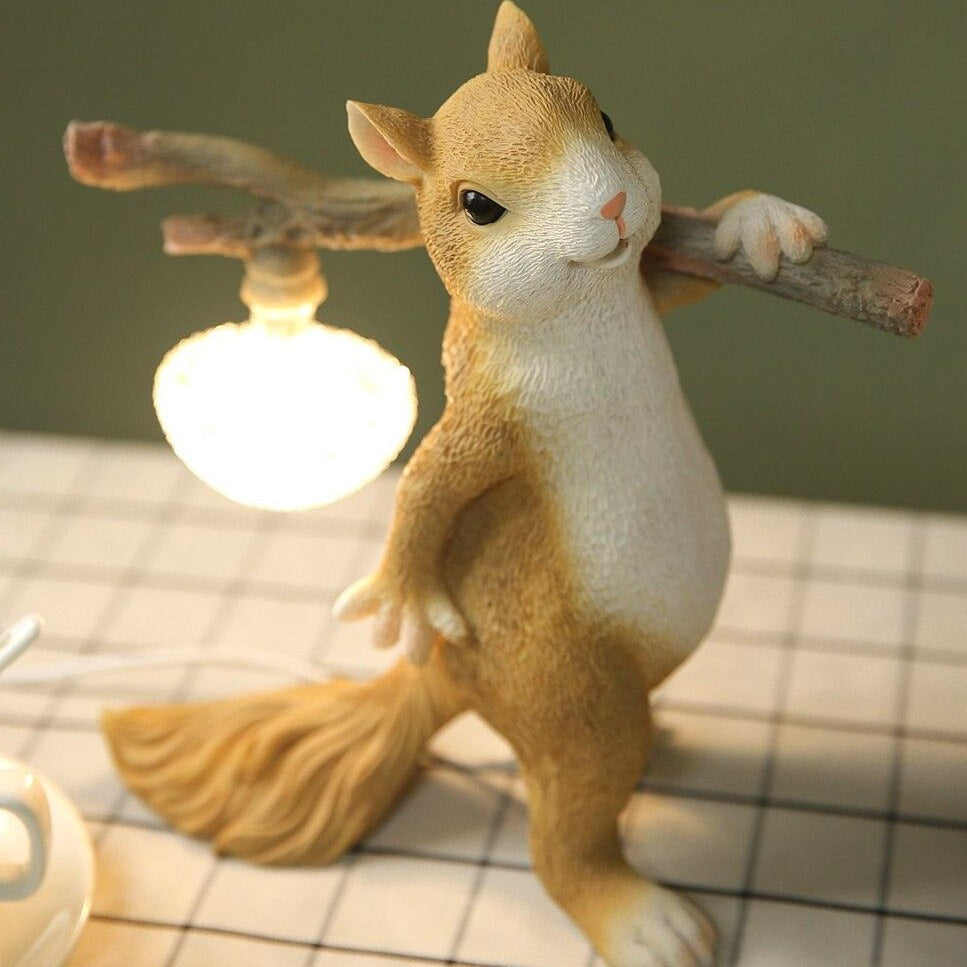 Nutlight – Charming Squirrel Lamp