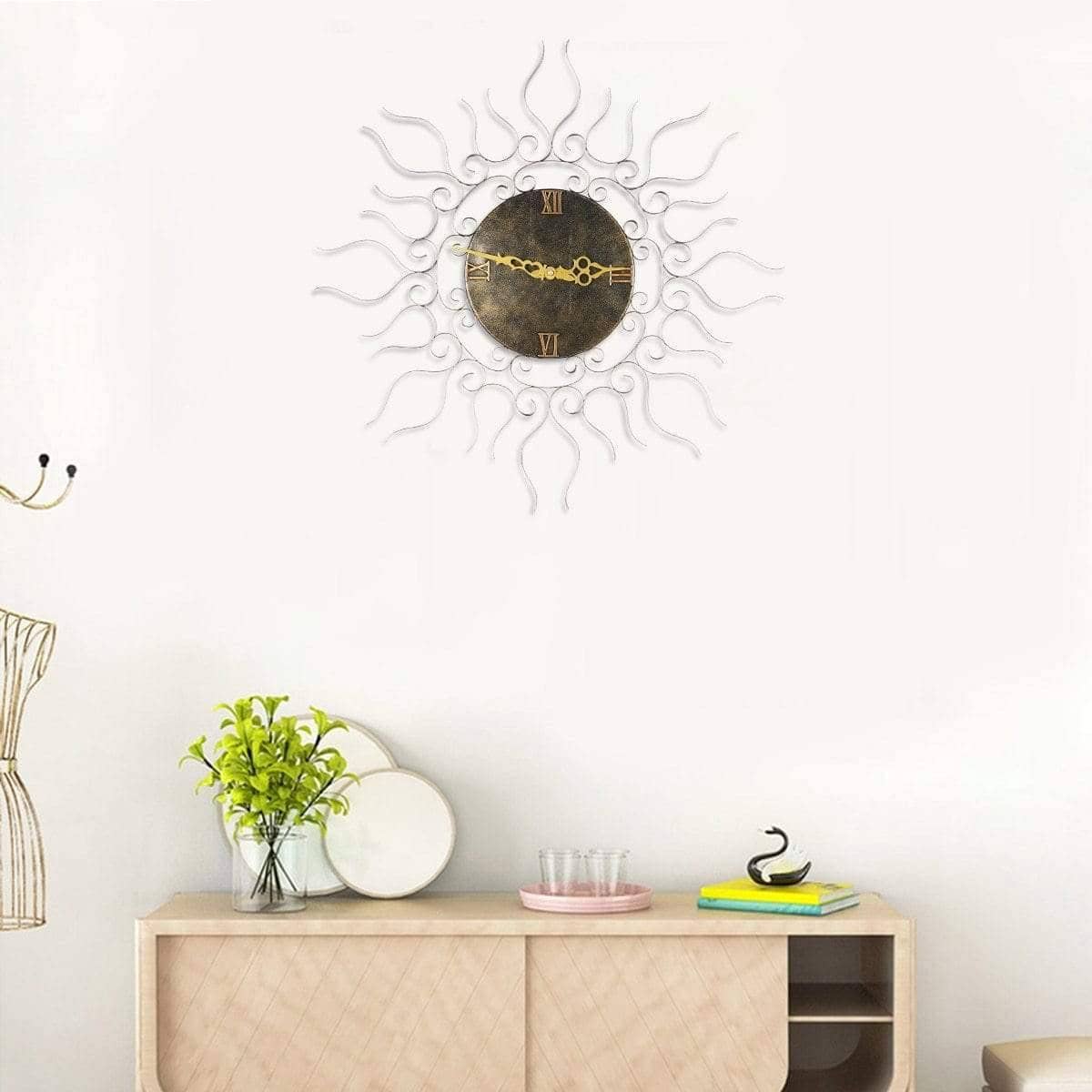 Sun-shaped Retro Wall Clock: Fun and Stylish Home Decor