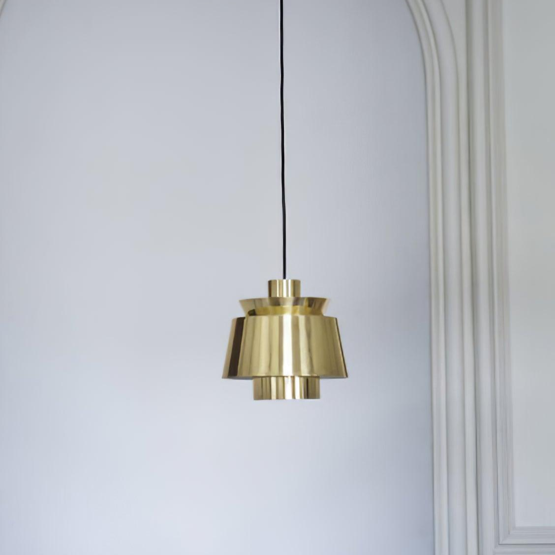 OrionGlow – Elegant Pendant Lamp in Light