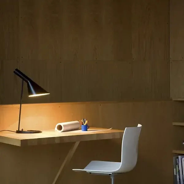 MinimalGlow - Modern LED Table Lamp with Sleek Design