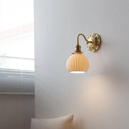 CeramiLuxe - Distinctive Brass and Ceramic Wall Light