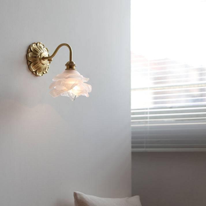 ÉléganceCourbée - Wall Lamp in Brass and Glass