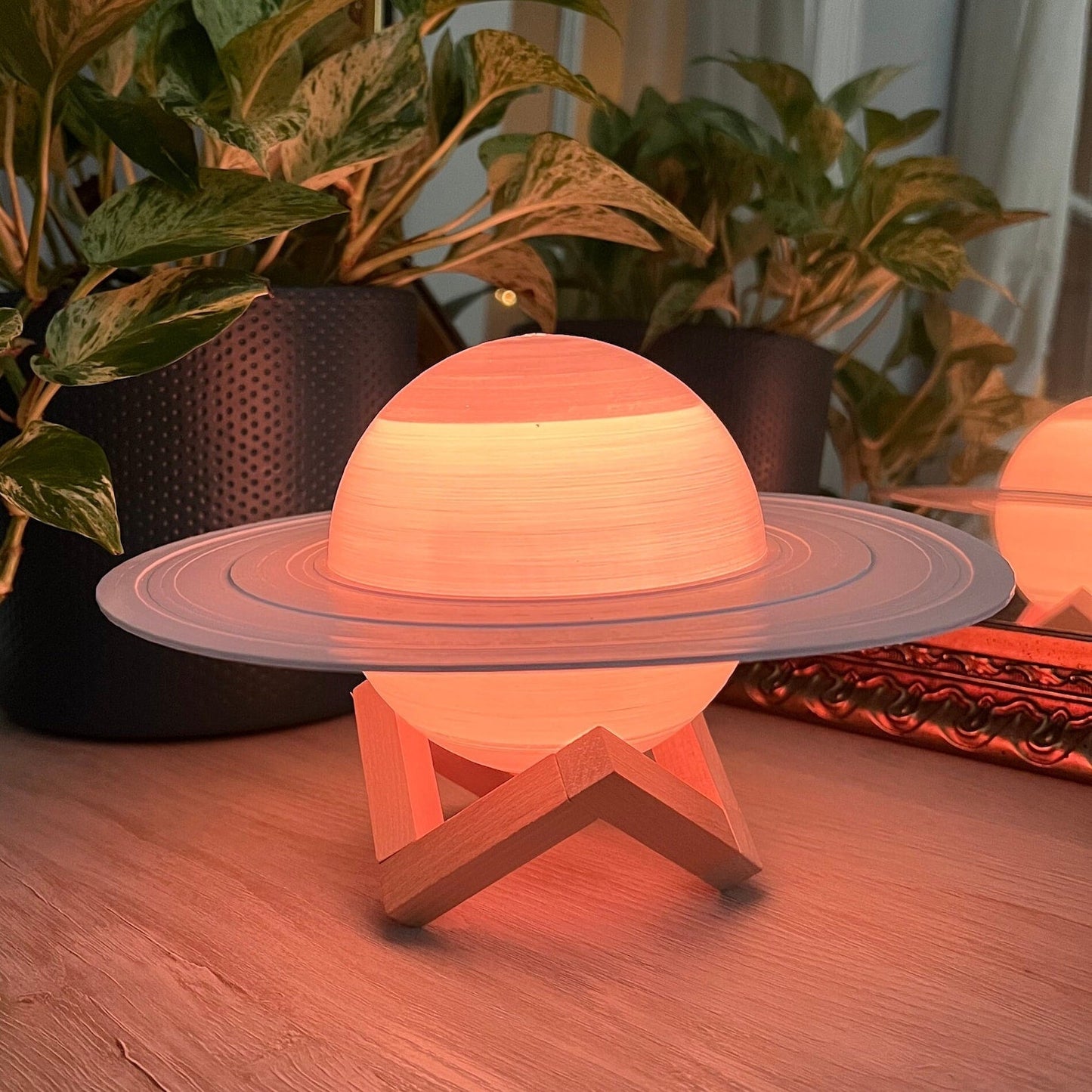 Saturn Lamp