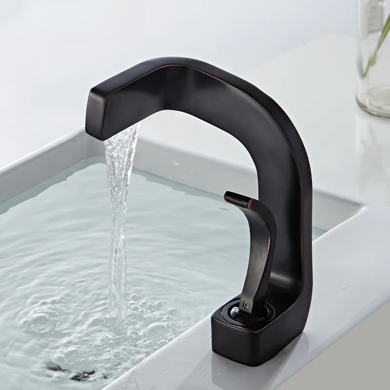 Miravique - Modern Curved Faucet