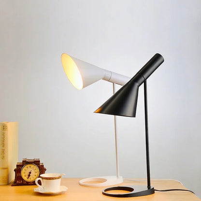 MinimalGlow - Modern LED Table Lamp with Sleek Design